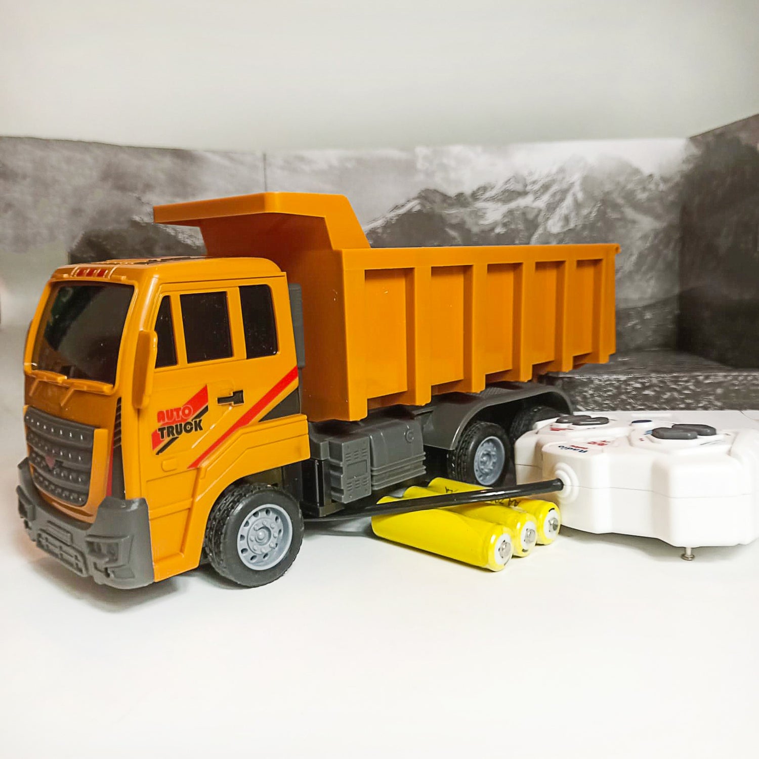 RC TRUCKS & EXCAVATORS